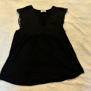 Women’s Size L Boutique Basic Top with Lace Detail - Black